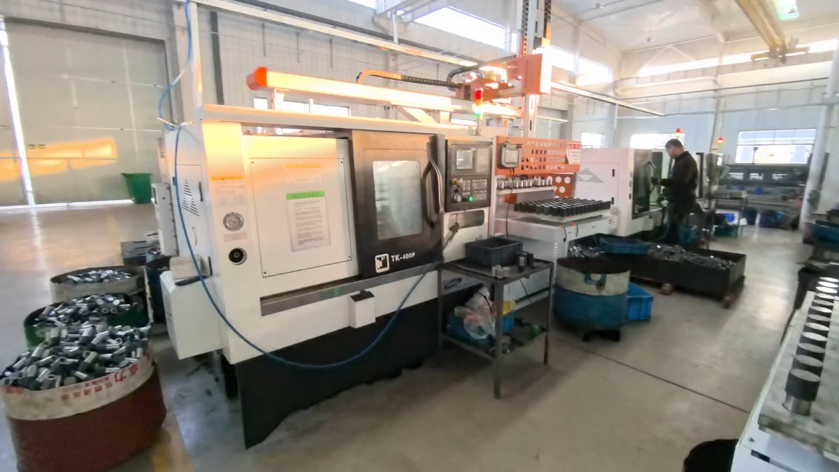 ZSCNC CNC machining equipment and operator